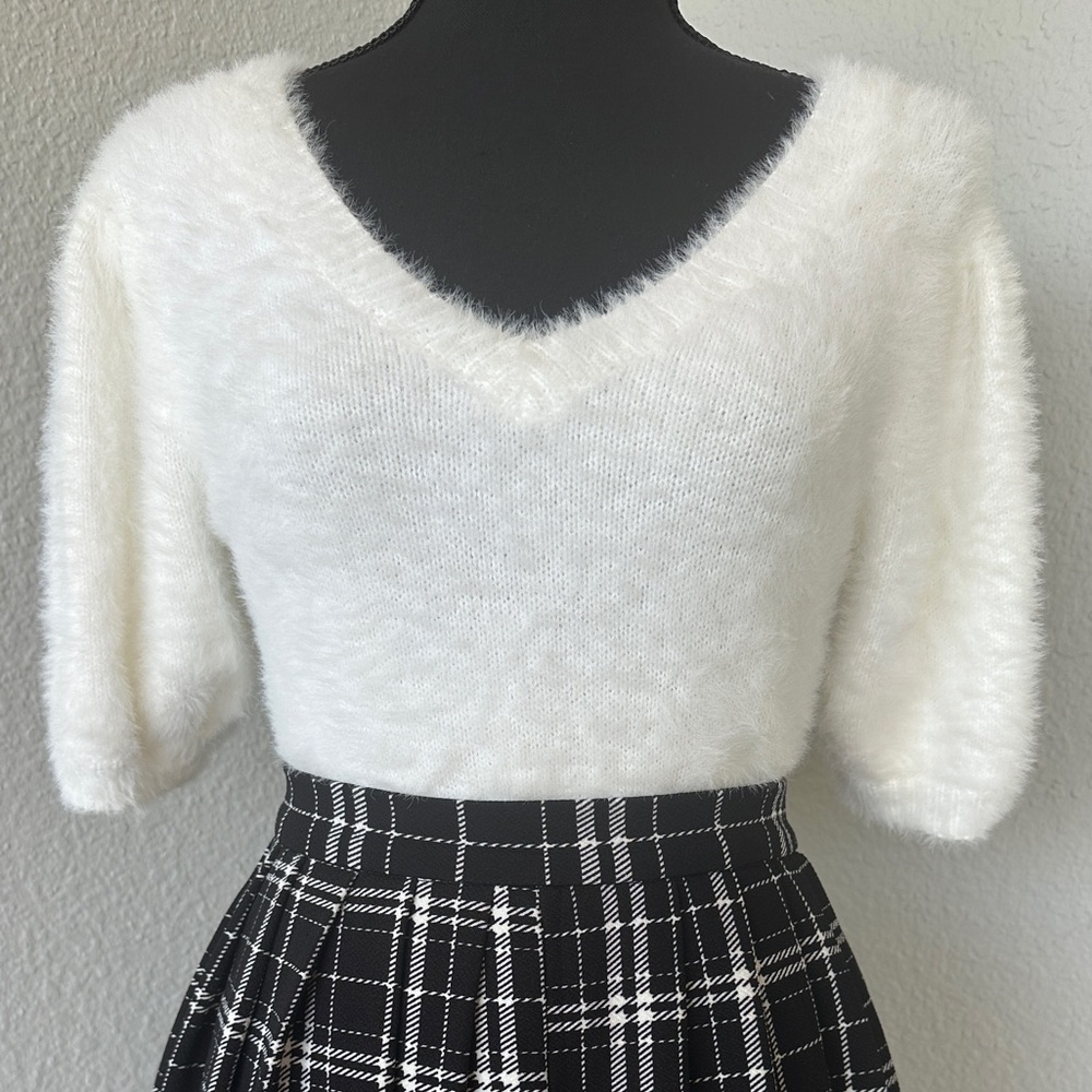 525 America Soft Fuzzy White Short Sleeve Sweater